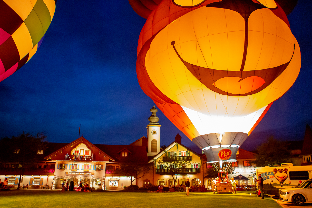 Balloons Over Bavarian Inn The Dog Bowl